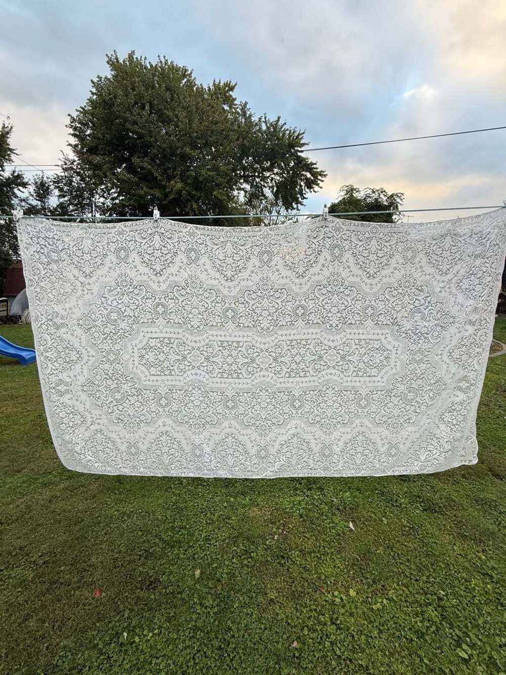 Quaker Lace Vintage Tablecloth Floral Scalloped Rectangle